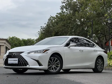 2021 Lexus ES 260