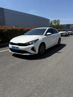 2023 Kia Cerato 1.5L IVT Luxury, белый — фото 1
