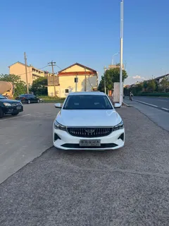 2022 Geely Emgrand 4th Gen 1.5L CVT Flagship, белый — фото 2