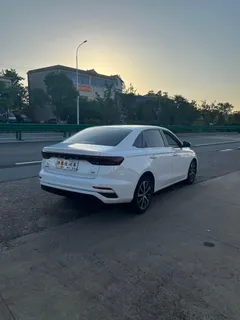 2022 Geely Emgrand 4th Gen 1.5L CVT Flagship, белый — фото 7