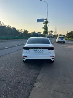 2022 Geely Emgrand 4th Gen 1.5L CVT Flagship, белый — фото 8