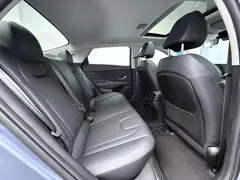 2023 Hyundai Elantra 1.5L CVT LUX Premium — фото 9