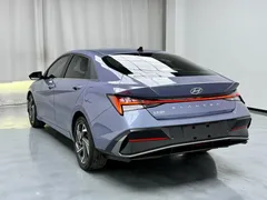 2023 Hyundai Elantra 1.5L CVT LUX Premium — фото 12