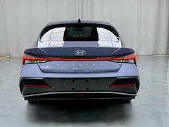 2023 Hyundai Elantra 1.5L CVT LUX Premium — фото 13
