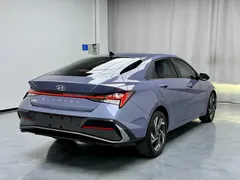 2023 Hyundai Elantra 1.5L CVT LUX Premium — фото 14
