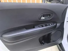 2022 Honda Vezel 1.5L CVT Pioneer, белый — фото 4