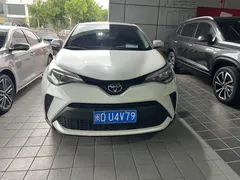 2022 Toyota C-HR 2.0L Leading, белый — фото 2