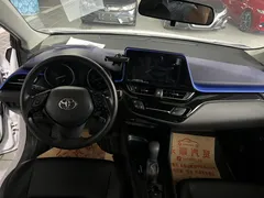 2022 Toyota C-HR 2.0L Leading, белый — фото 5