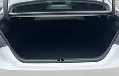 2023 Toyota Camry 2.0G Luxury, белый — фото 13