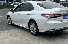 2023 Toyota Camry 2.0G Luxury, белый — фото 14