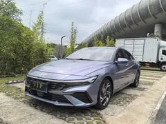 2023 Hyundai Elantra 1.5L CVT LUX Premium, синий — фото 1