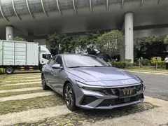 2023 Hyundai Elantra 1.5L CVT LUX Premium, синий — фото 3