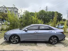 2023 Hyundai Elantra 1.5L CVT LUX Premium, синий — фото 4
