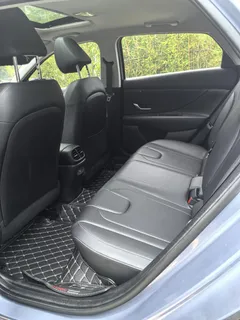 2023 Hyundai Elantra 1.5L CVT LUX Premium, синий — фото 6