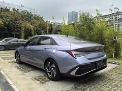 2023 Hyundai Elantra 1.5L CVT LUX Premium, синий — фото 7