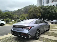 2023 Hyundai Elantra 1.5L CVT LUX Premium, синий — фото 9