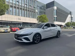 2023 Hyundai Elantra 1.5L CVT LUX Premium, белый — фото 1