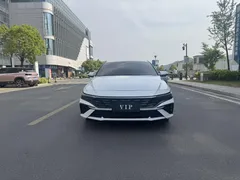 2023 Hyundai Elantra 1.5L CVT LUX Premium, белый — фото 3