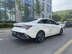 2023 Hyundai Elantra 1.5L CVT LUX Premium, белый — фото 5