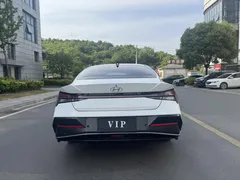2023 Hyundai Elantra 1.5L CVT LUX Premium, белый — фото 6