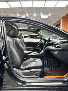 2021 Toyota Camry 2.5S Fashion, чёрный — фото 20