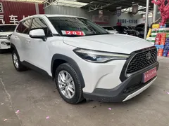 2022 Toyota Corolla Cross 2.0L Premium, белый — фото 3