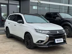 2021 Mitsubishi Outlander 2.4L 4WD 5-seat, белый — фото 3
