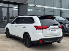 2021 Mitsubishi Outlander 2.4L 4WD 5-seat, белый — фото 4