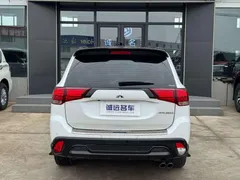 2021 Mitsubishi Outlander 2.4L 4WD 5-seat, белый — фото 5