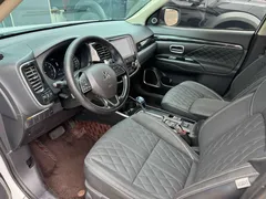 2021 Mitsubishi Outlander 2.4L 4WD 5-seat, белый — фото 7
