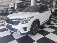 2023 Kia Seltos 1.5L IVT Luxury, белый — фото 1