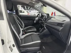 2022 Toyota Yaris L Zhixuan X 1.5L CVT Luxury Plus, белый — фото 11
