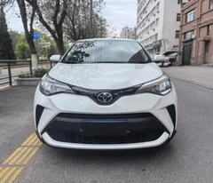 2023 Toyota C-HR 2.0L Comfort, белый — фото 2