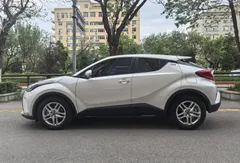 2023 Toyota C-HR 2.0L Comfort, белый — фото 4