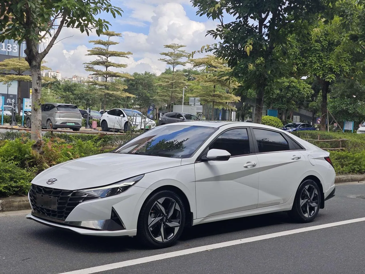 2023 Hyundai Elantra 1.5L CVT LUX Premium