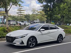 2023 Hyundai Elantra 1.5L CVT LUX Premium, белый — фото 1