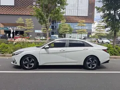 2023 Hyundai Elantra 1.5L CVT LUX Premium, белый — фото 3