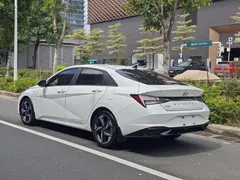 2023 Hyundai Elantra 1.5L CVT LUX Premium, белый — фото 4