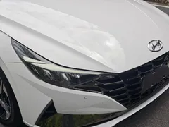 2023 Hyundai Elantra 1.5L CVT LUX Premium, белый — фото 6