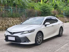 2021 Toyota Camry 2.5G Luxury, белый — фото 1