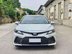 2021 Toyota Camry 2.5G Luxury, белый — фото 2