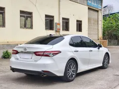 2021 Toyota Camry 2.5G Luxury, белый — фото 4