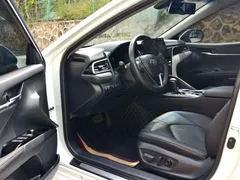 2021 Toyota Camry 2.5G Luxury, белый — фото 5