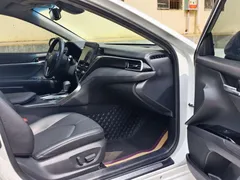 2021 Toyota Camry 2.5G Luxury, белый — фото 6