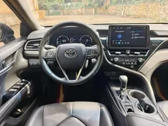 2021 Toyota Camry 2.5G Luxury, белый — фото 9