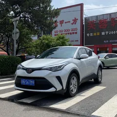 2022 Toyota C-HR 2.0L Comfort, белый — фото 1