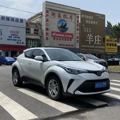 2022 Toyota C-HR 2.0L Comfort, белый — фото 3