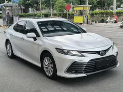 2021 Toyota Camry 2.0G Luxury, белый — фото 3
