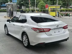 2021 Toyota Camry 2.0G Luxury, белый — фото 6