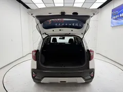 2023 Kia Seltos 1.5L IVT Luxury, белый — фото 7